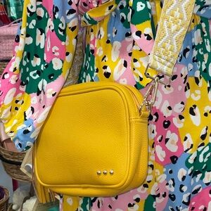 PRICE DROP 🩵 NEW Willow camera crossbody bag - Mustard